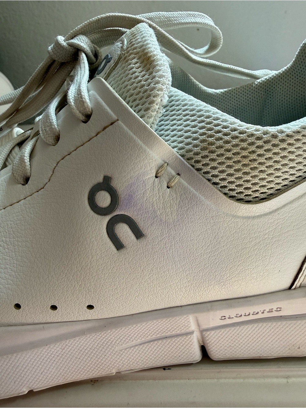 On Running the Roger advantage Women size 7.5 Sneakers in White and Cream - Picture 6 of 7